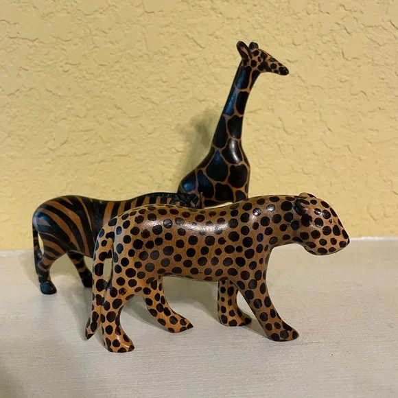 Handcrafted Animal Figurines Set - Picture 4 of 6
